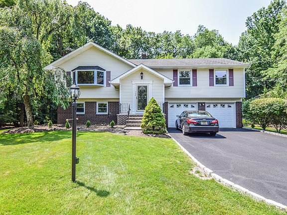 2nd image of 73 Queen Ct