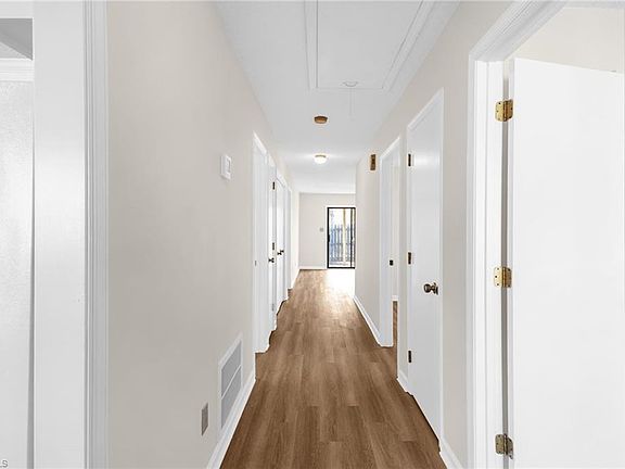 5th image of 606 Rock Garden Cir