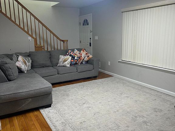 5th image of 512 Riga St