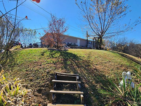 2nd image of 816 Hodges Ln