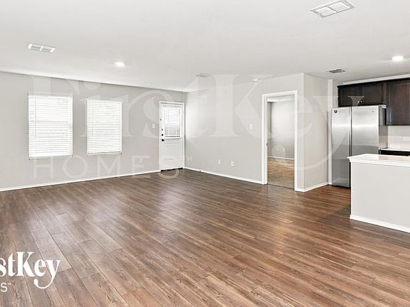 4th image of 608 Autumnwood Way
