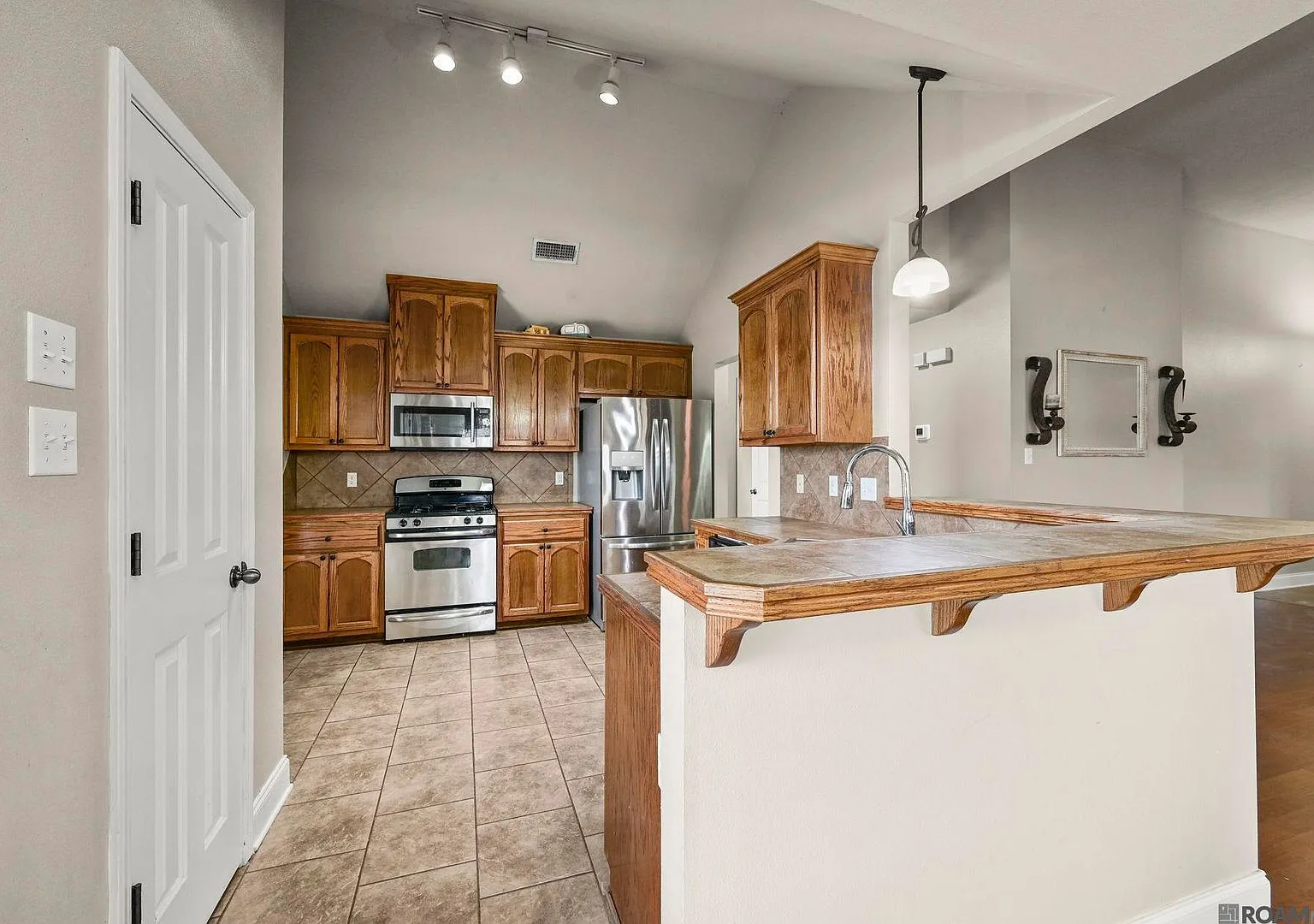 Spacious 3-Bedroom Home for Rent! — Photo 3
