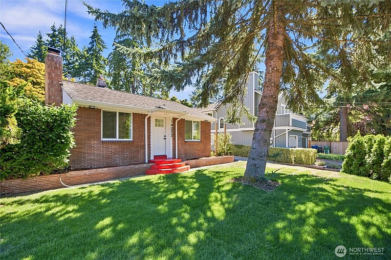 2nd image of 14022 Roslyn Place N