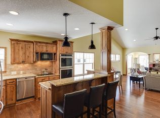 944 Firesteed Rdg, Waconia, MN 55387