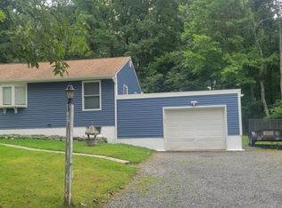 8 Katie Ln, Newton, NJ 07860