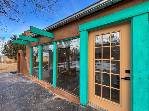 519 Este Es Rd, Taos, NM 87571