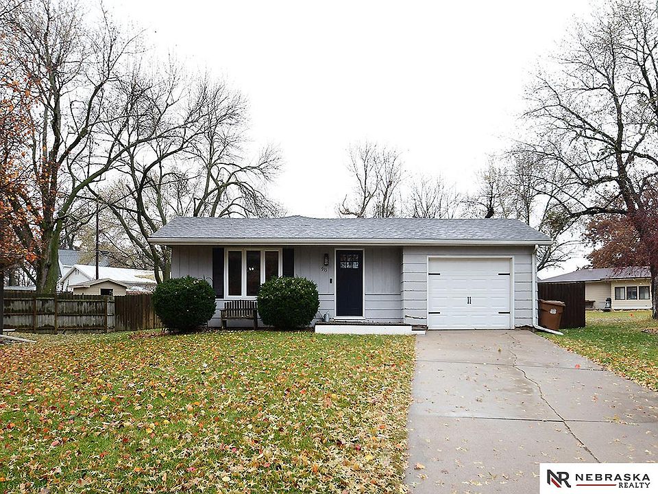 1st image of 913 Circle Dr