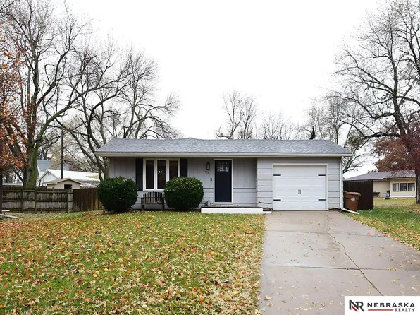 913 Circle Dr, Milford, NE 68405