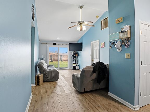 4th image of 9610 English Oak Pl