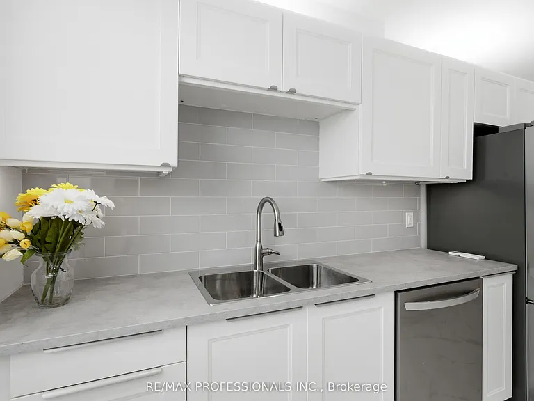 105 Cavell Ave — Photo 19