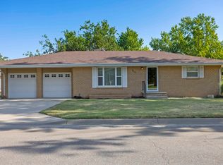 114 E Fracy Ave, Sterling, KS 67579