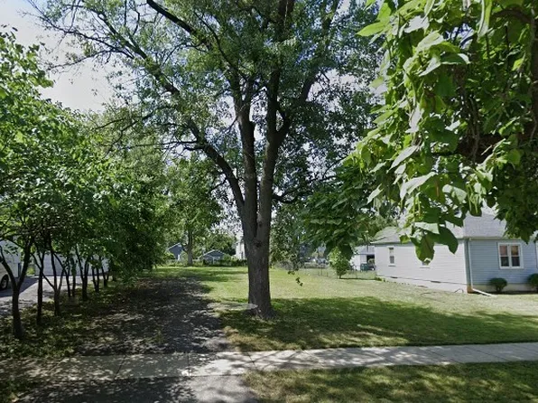 236 N Warwick Ave, Westmont, IL 60559