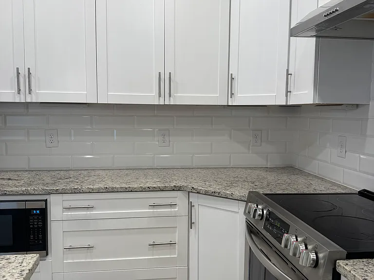 1121 Lawrence Ave #7 — Photo 9