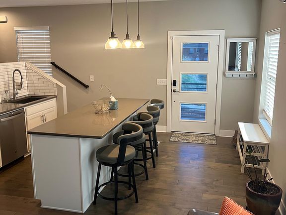 4th image of 941 S 33rd Terrace Plz