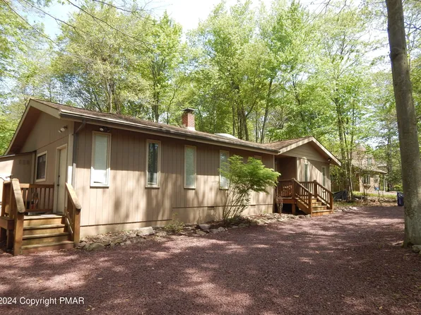 1376 Redwood Ter, Pocono Pines, PA 18350