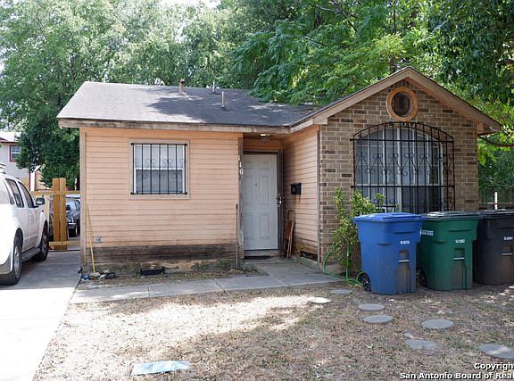 2nd image of 110 Huerta St