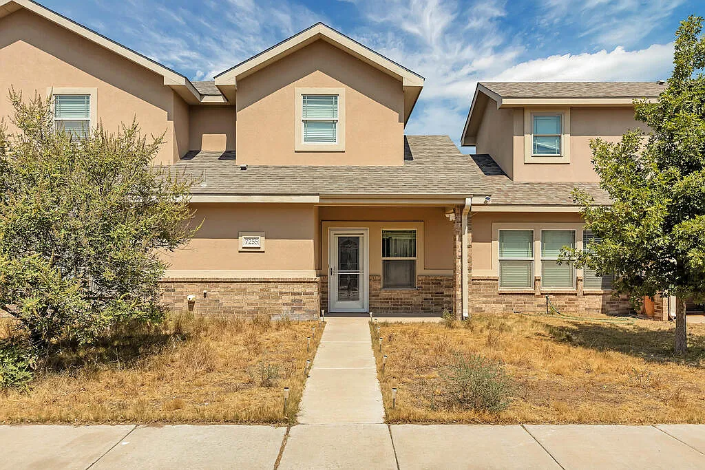 3 bed, 2.0 bath, 1301 sqft, $2,500 — Photo 1