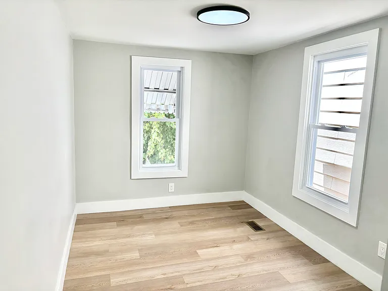 181 Washington St — Photo 16