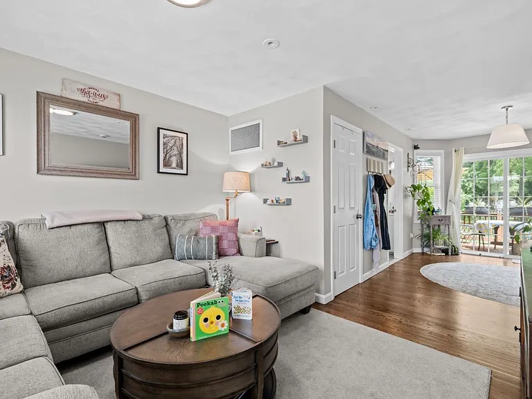 44 Dion Ave — Photo 16