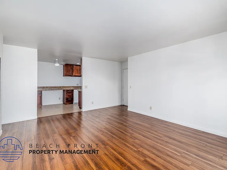2422 E. 11th St. — Photo 7