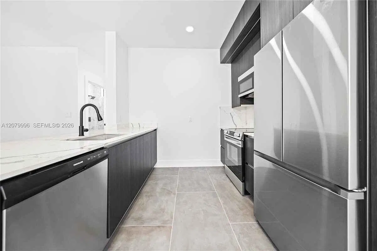 526 Sw 2nd St # 1 Miami, Fl 33130 — Photo 2