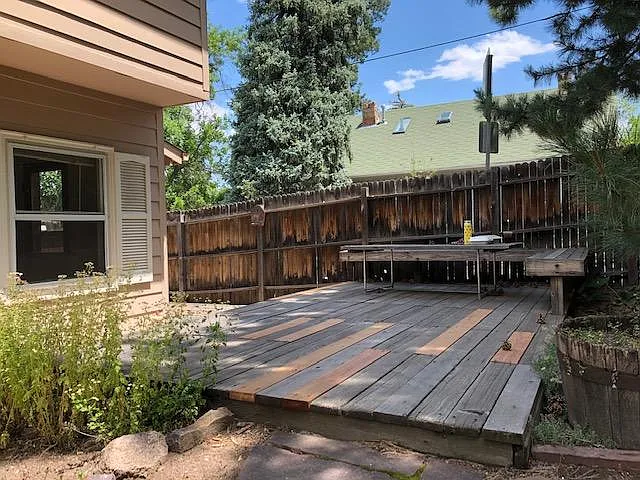 576 University Ave — Photo 27