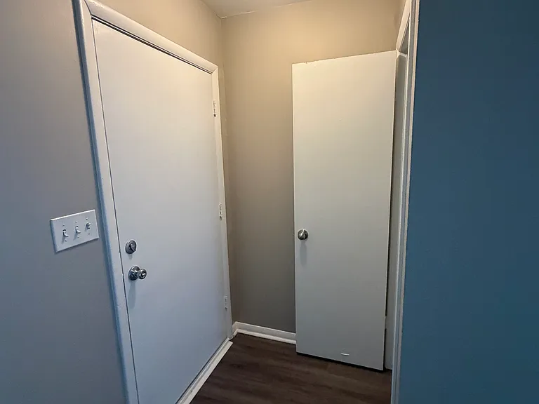 4919 S Oswego Ave — Photo 5