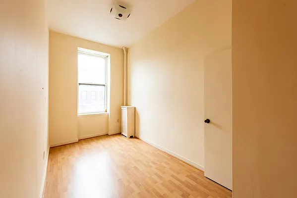 Rented by WIRE International Realty | media 15