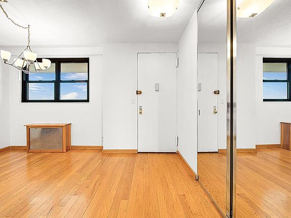 4th image of 90-50 Union Tpke Unit 11C