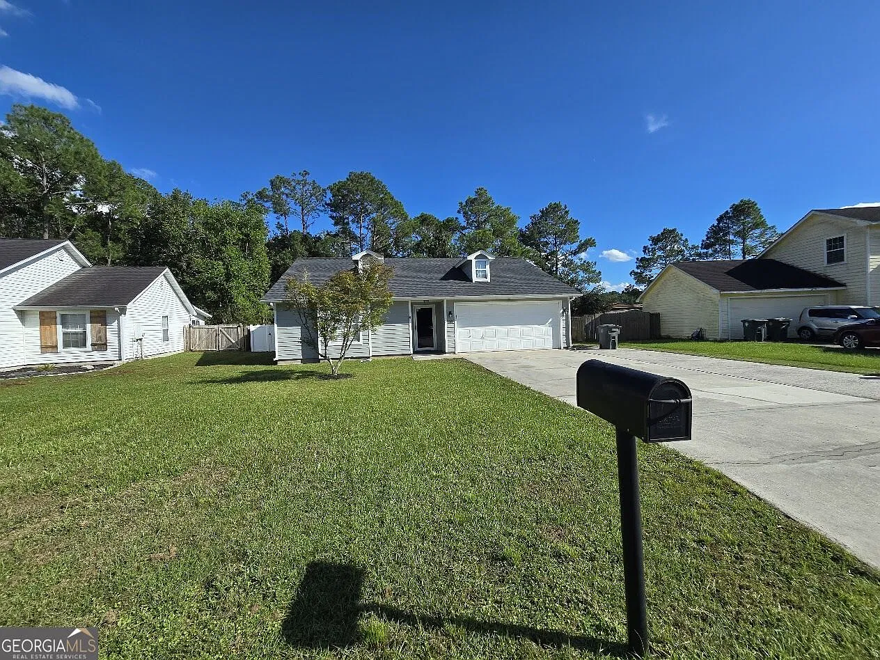 3 bed, 2.0 bath, 1646 sqft, $2,000 — Photo 3