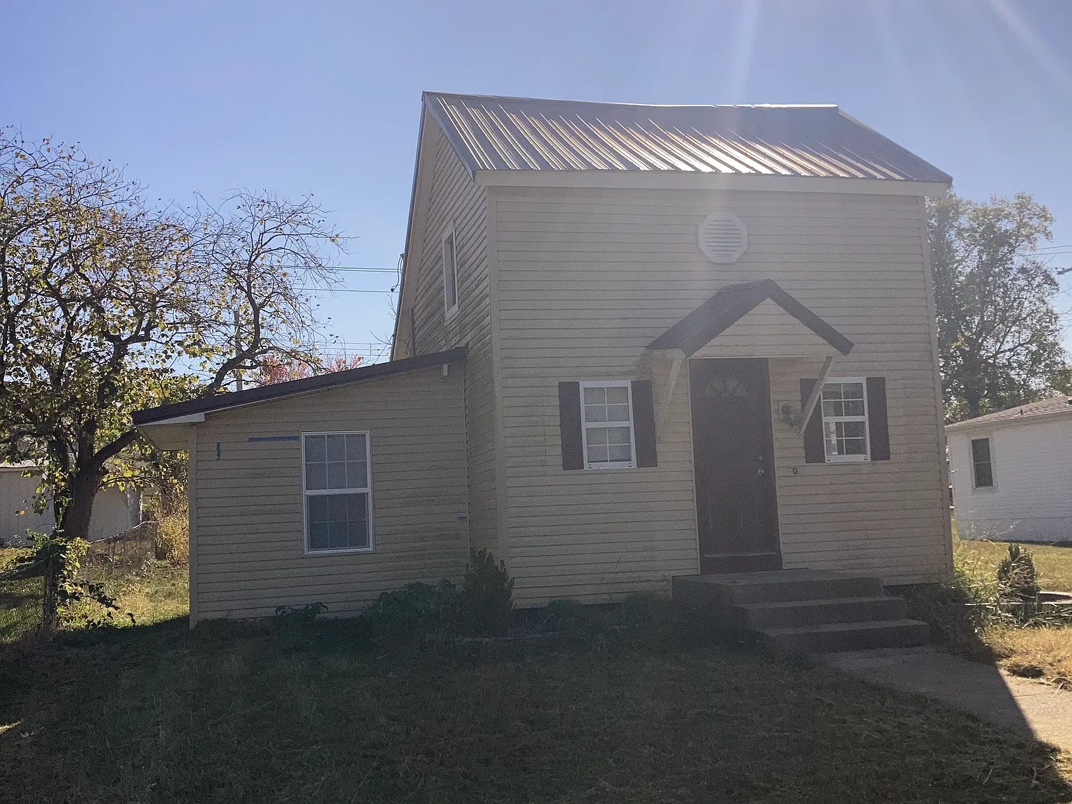 702 N Lincoln St — Photo 1