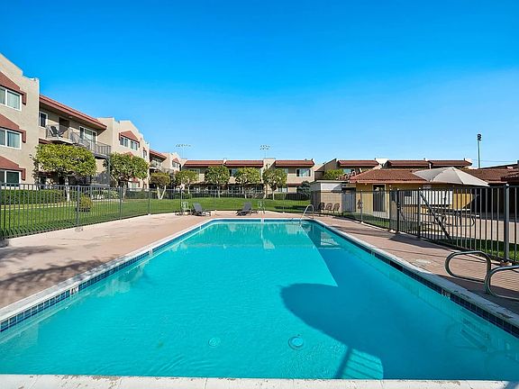 4th image of 601 E 8th St APT 111