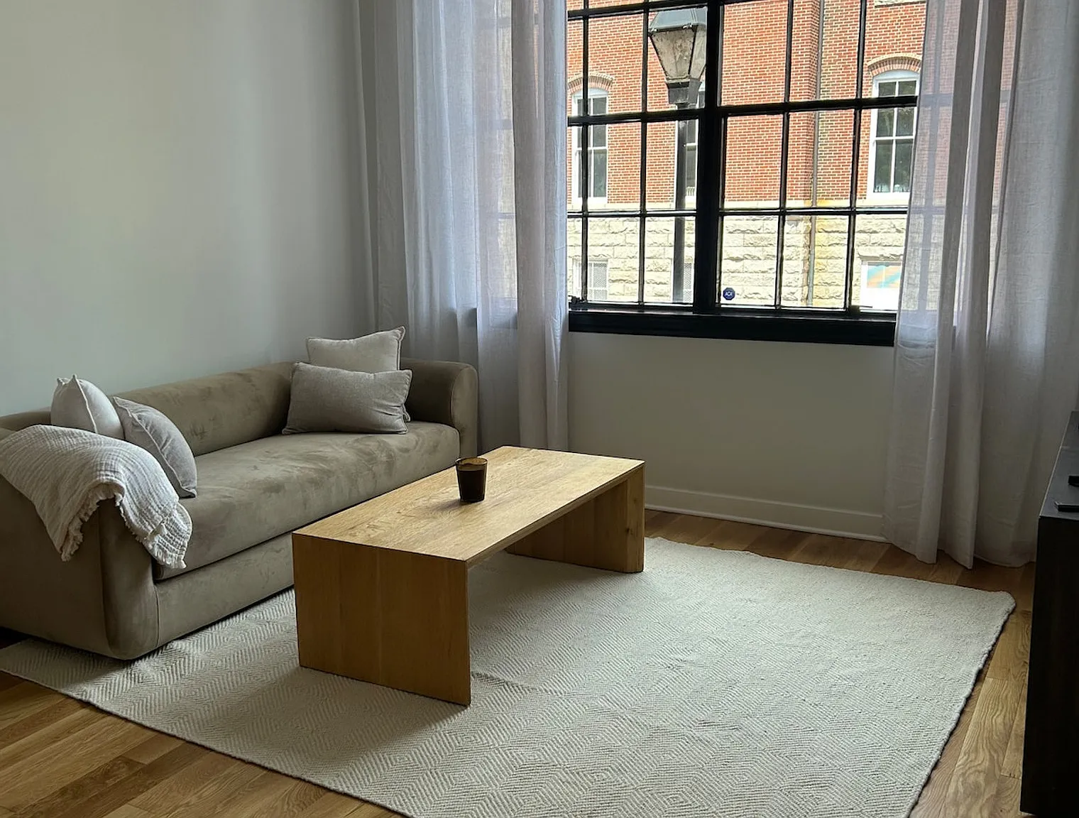 1 bed, 1.5 bath, $4,285 — Photo 2