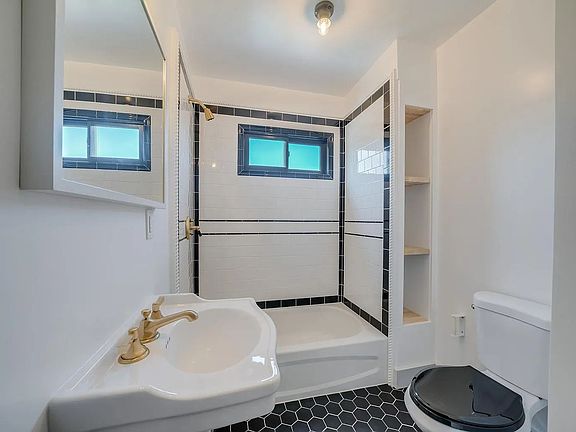 5th image of 6012 York Blvd #68E244023