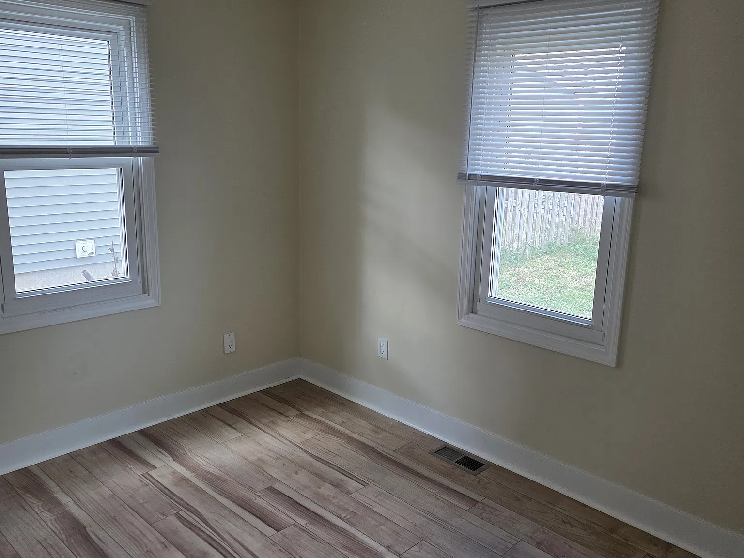 4 bed, 775 sqft, $2,100 — Photo 3