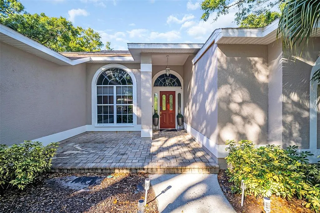 4 bed, 2.0 bath, 2404 sqft, $5,000 — Photo 3