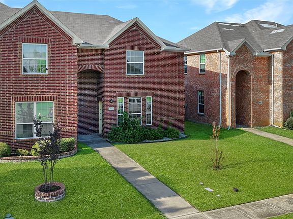 3rd image of 817 Jamie Dr