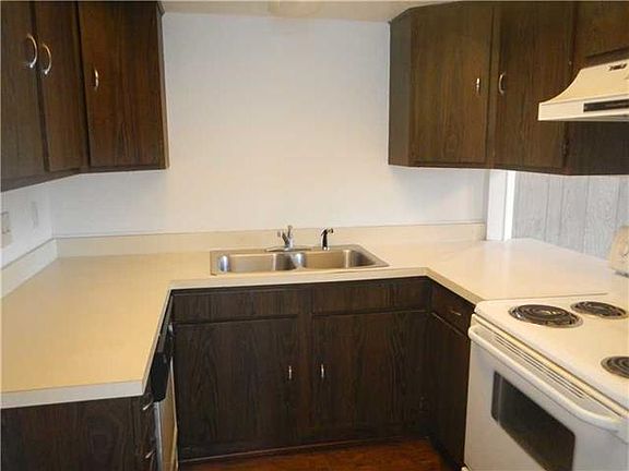 3rd image of 2026 Lac La Belle Dr