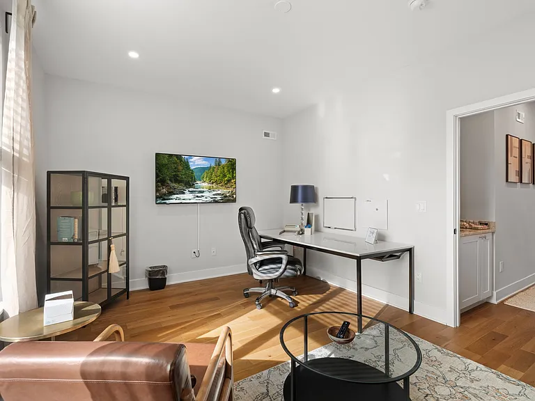 3590 Calumet St — Photo 21