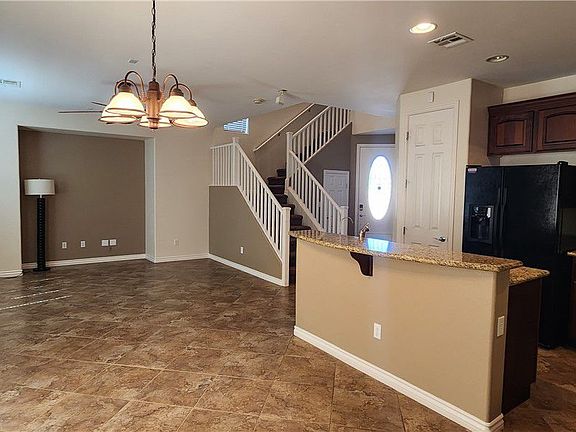 3rd image of 933 Ambrosia Dr