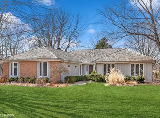 136 Colony Dr, Inverness, IL 60010