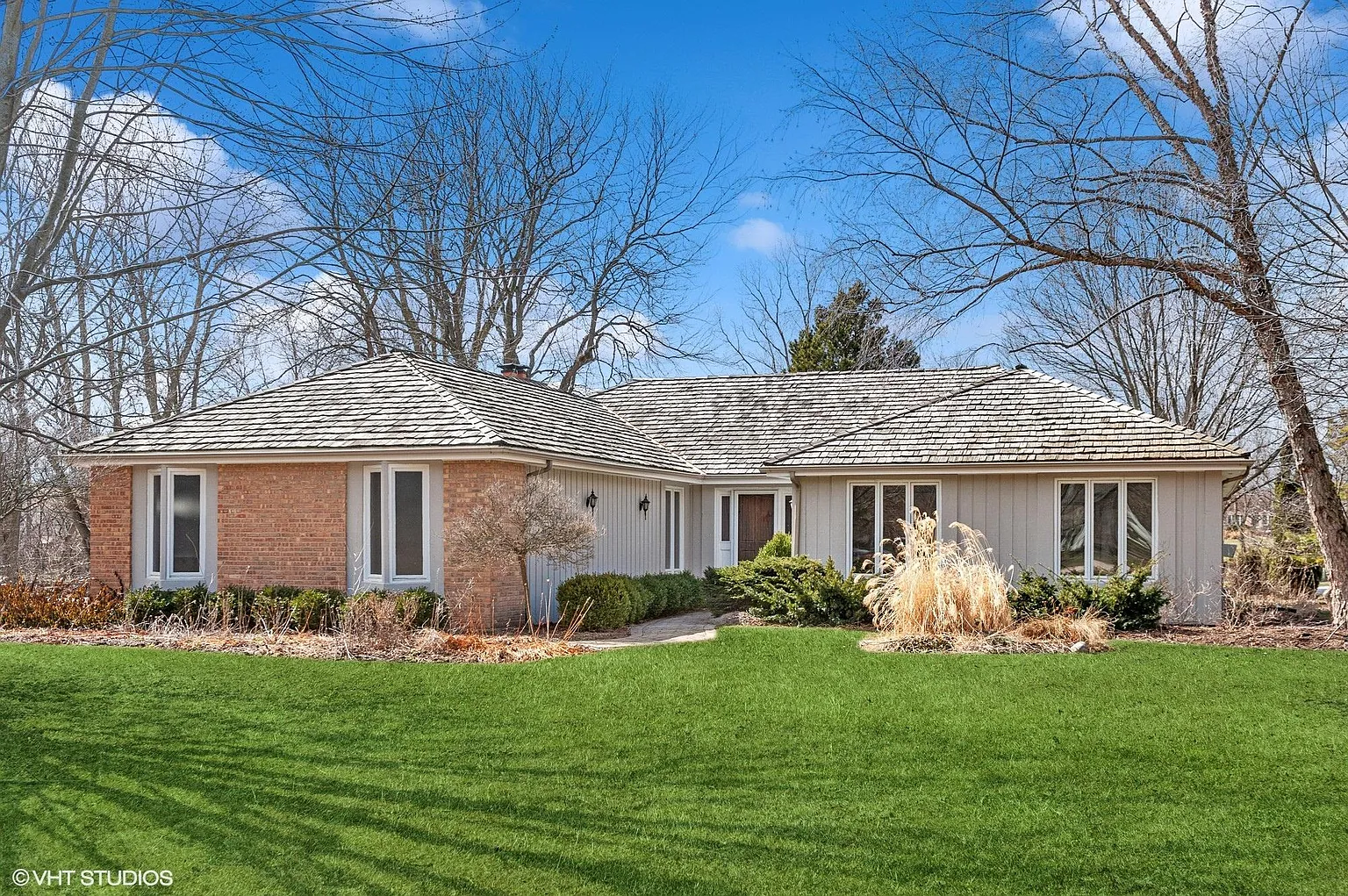 136 Colony Dr photo 1