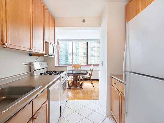 3rd image of 474 48th Ave APT 20B