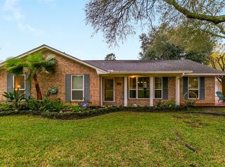 1802 McGinnis Dr, Pearland, TX 77581