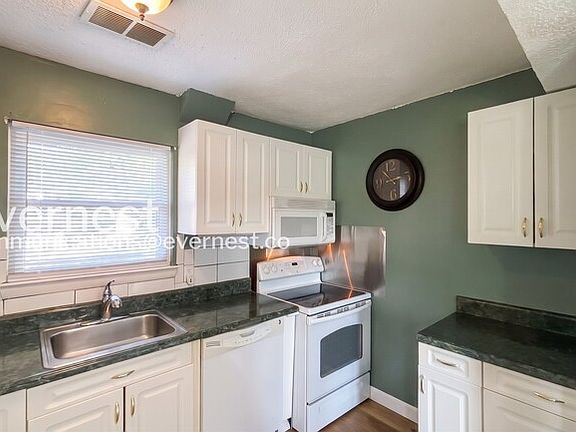 4th image of 3966 N Quail Ln