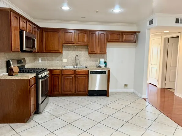 13525 Vanowen St APT 106, Van Nuys, CA 91405