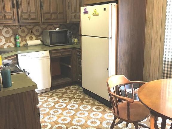 5th image of 2030 E 61st St