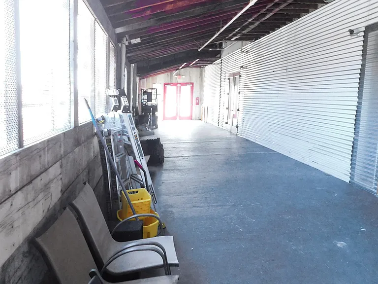 560 E Commercial St #4A — Photo 25