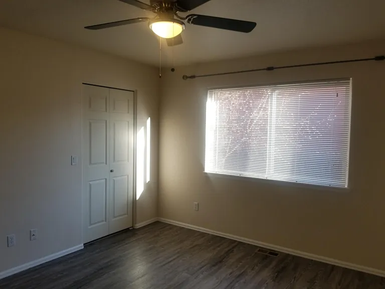 832 Pitkin Way — Photo 17
