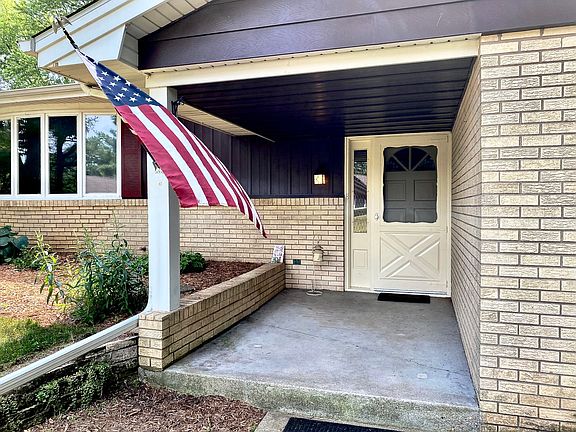 2nd image of 2237 Silverthorn Dr